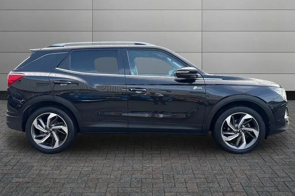 Used SsangYong Korando 163 HP (119 kW) 2023 Black Estate
