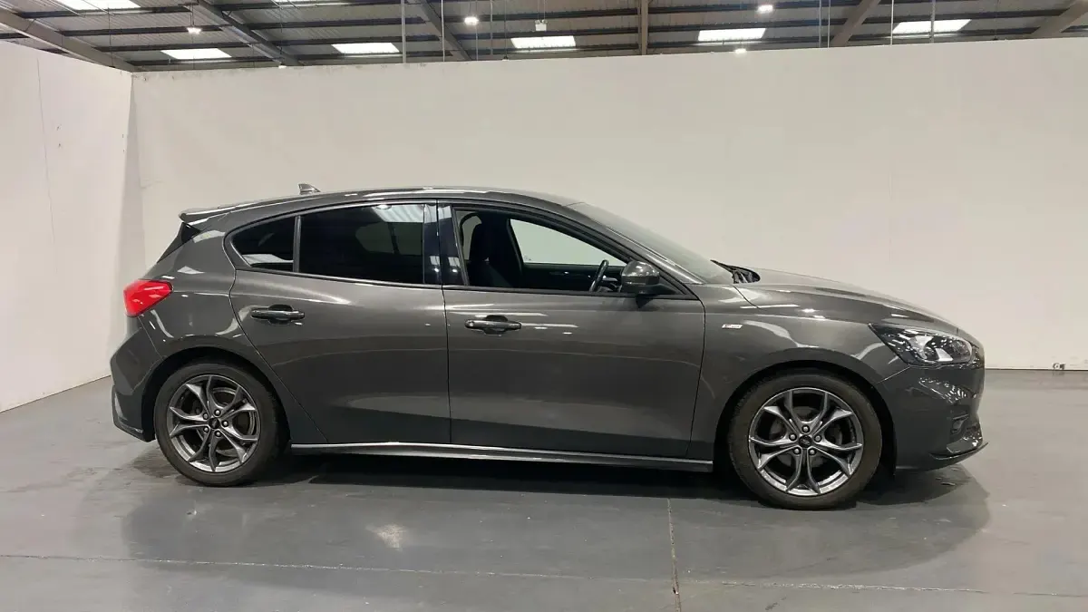 Używany Ford Focus ST-Line 125 KM (91 kW) 2019 Szary Hatchback