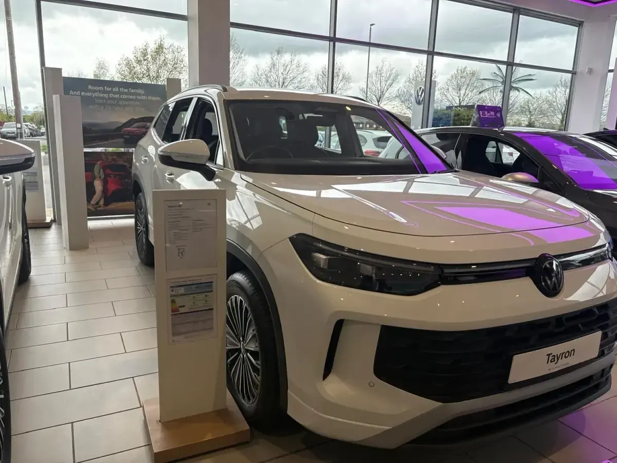 Used VW Touran Life 150 HP (110 kW) 2026 Pure white MPV