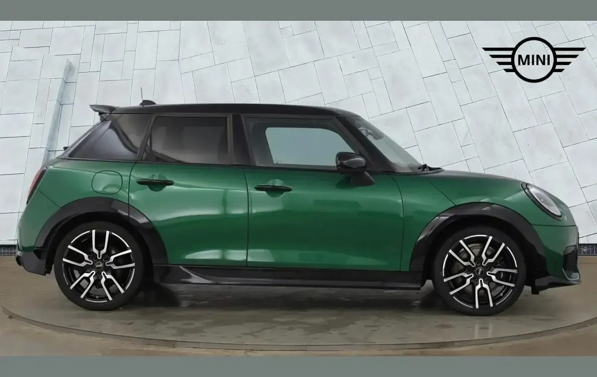 Used Mini Cooper Hatch 113 kW (154 HP) 2025 Green Hatchback