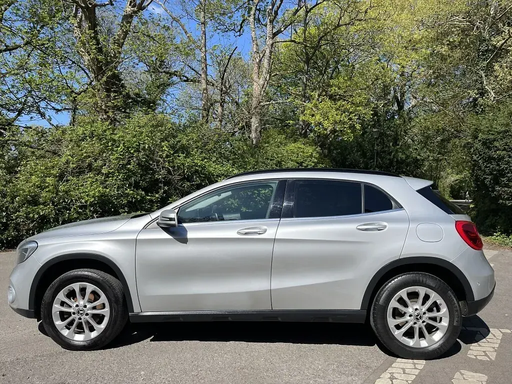 Used Mercedes GLA200 Executive 136 HP (100 kW) 2018 Silver SUV