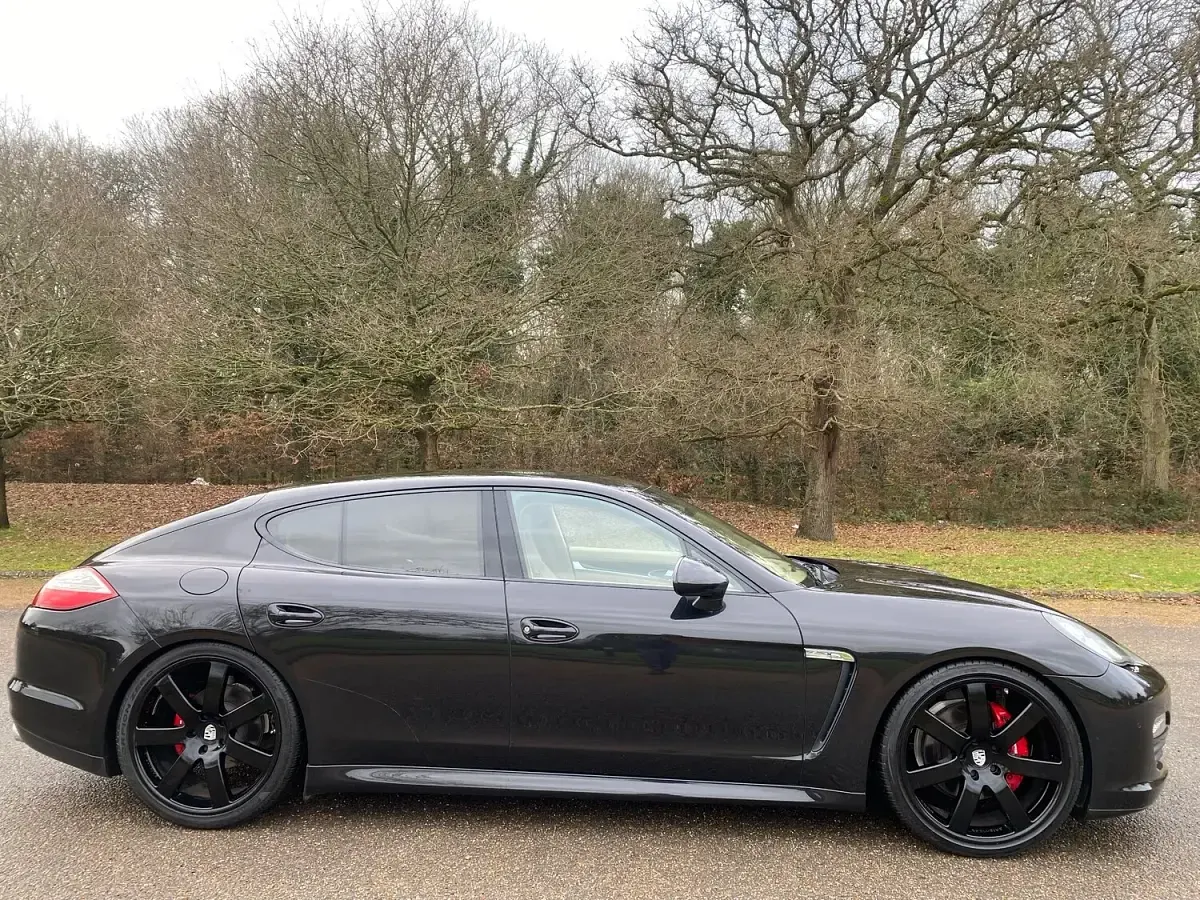 Used Porsche Panamera 300 HP (220 kW) 2012 Black Hatchback