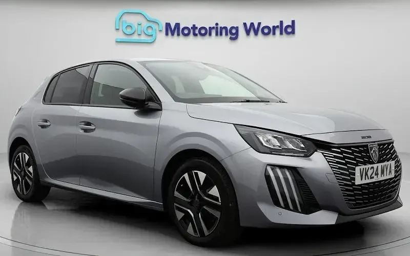 Used Peugeot 208 Allure 101 HP (74 kW) 2024 Hatchback