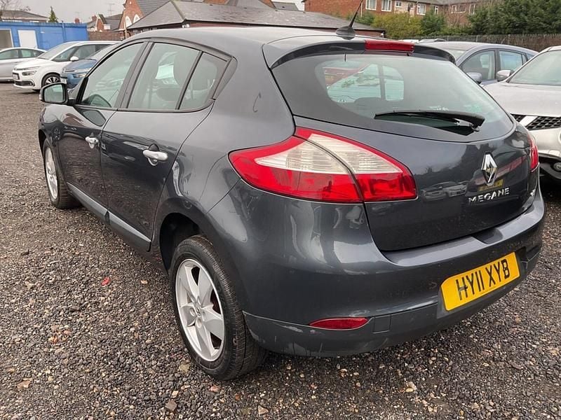 Used Renault Mégane III Dynamique 130 HP (95 kW) 2011 Grey Hatchback