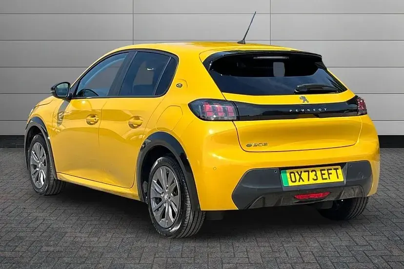Used Peugeot e-208 Active+ 100 kW (136 HP) 2024 Yellow Hatchback