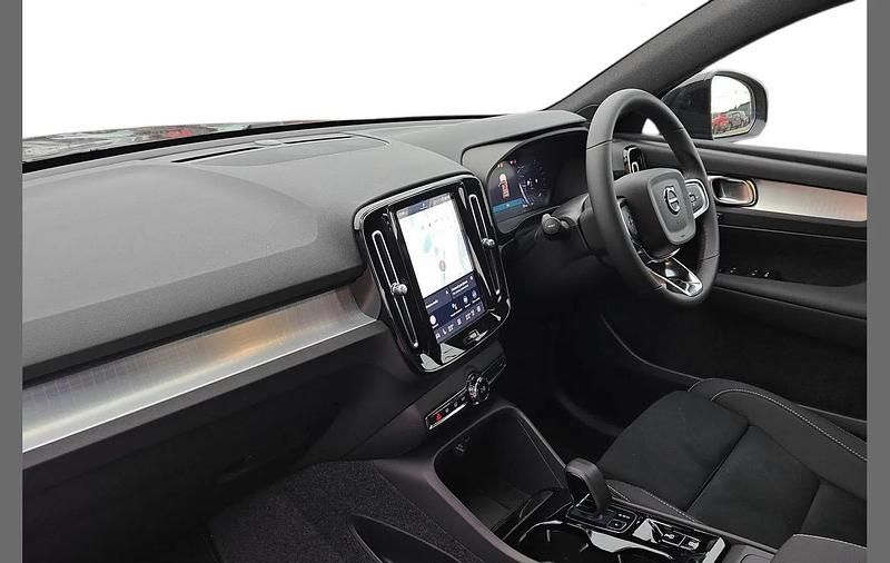 Used Volvo XC40 Plus 161 HP (118 kW) 2025 Black SUV