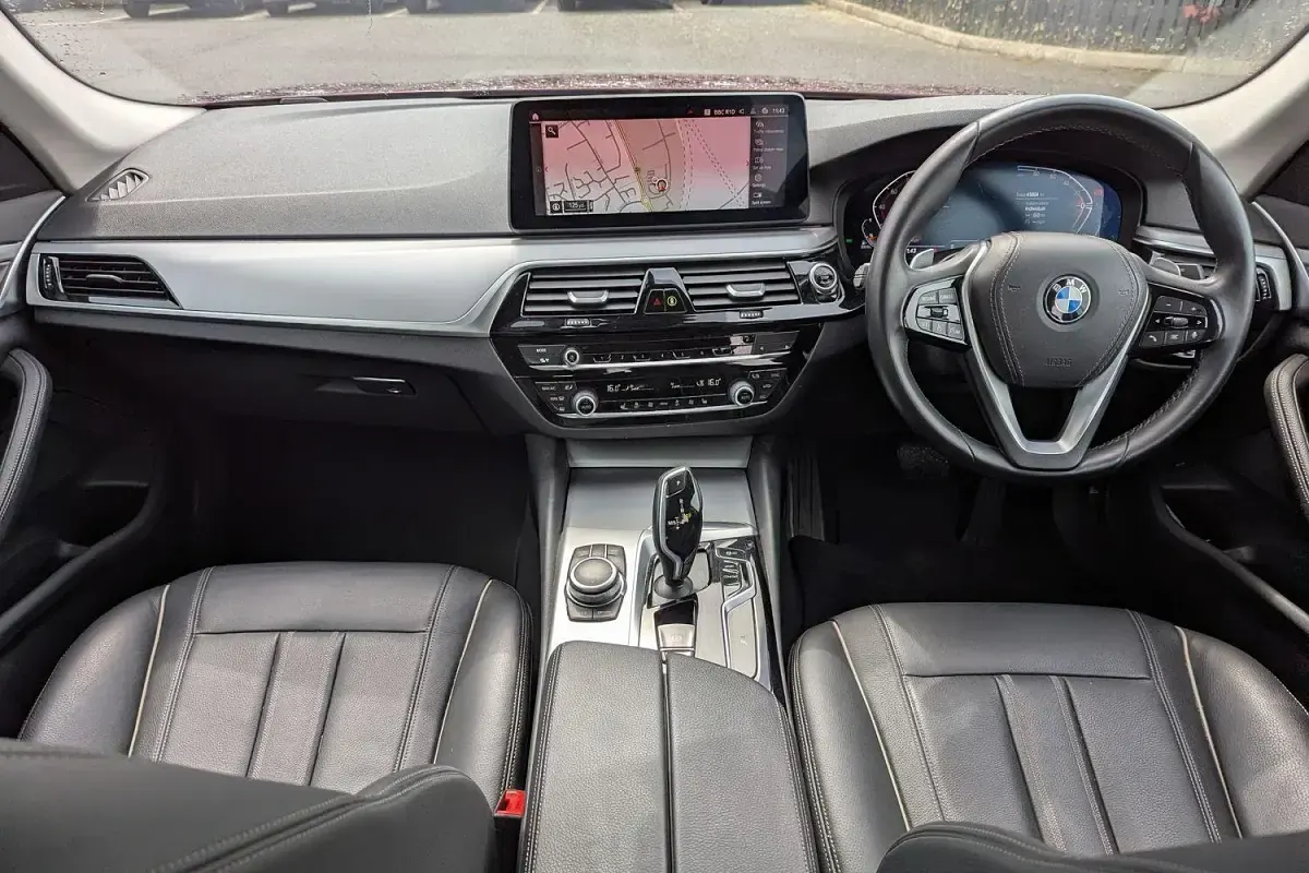 Used BMW 520 Sport Line 187 HP (137 kW) 2022 Red
