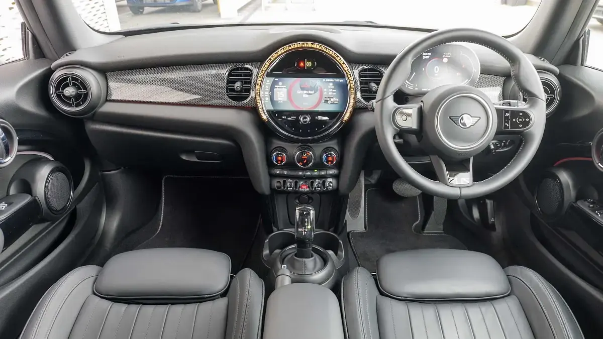 Used Mini Cooper Exclusive 134 HP (98 kW) 2023 White Hatchback