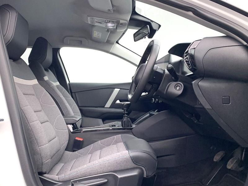 Used Citroën C4 PureTech 127 HP (93 kW) 2022 White Hatchback