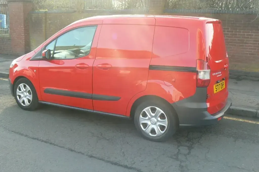 Begagnad Ford Transit Trend 2017 Röd Van