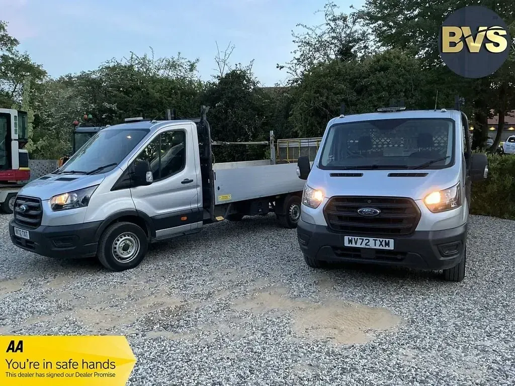 Usado Ford Transit Premium 130 HP (95 kW) 2023 Prateado Cabrios