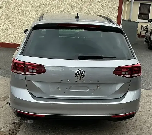 Used VW Passat SE 150 HP (110 kW) 2020 Silver Estate
