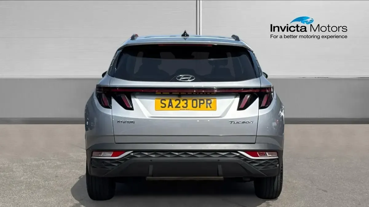 Usado Hyundai Tucson SE 180 CV (132 kW) 2023 Plateado SUV