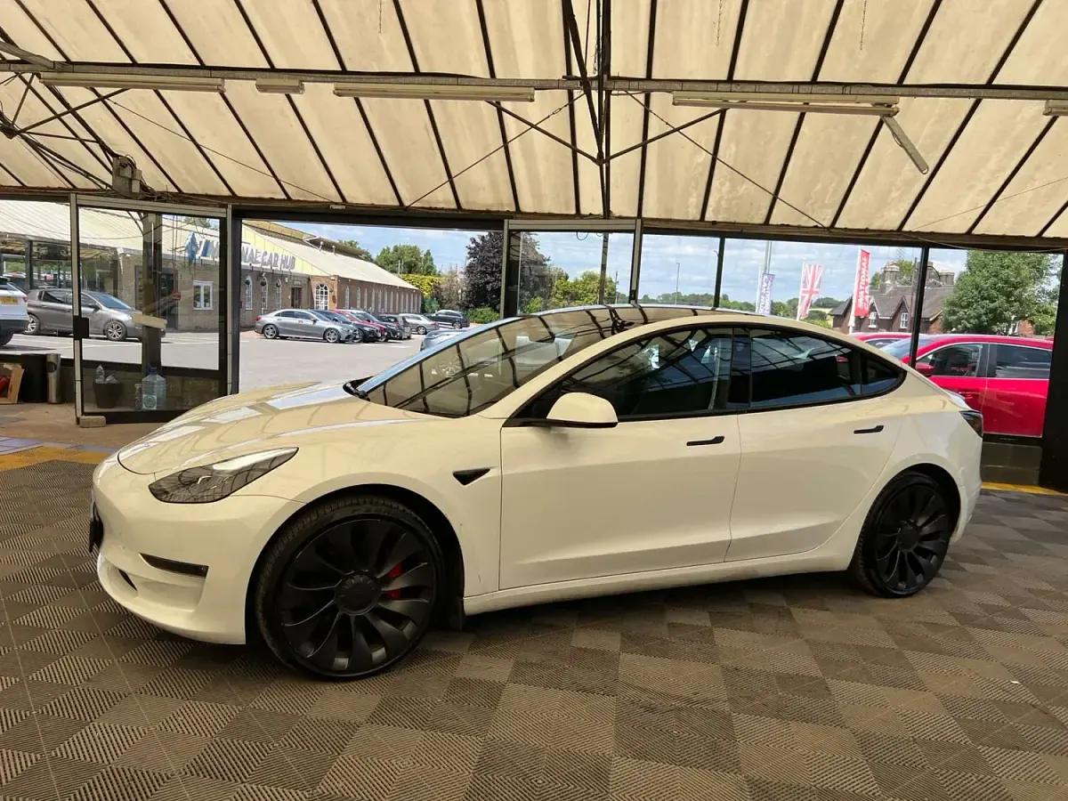 Used Tesla Model 3 Performance 461 kW (627 HP) 2023 White Sedan