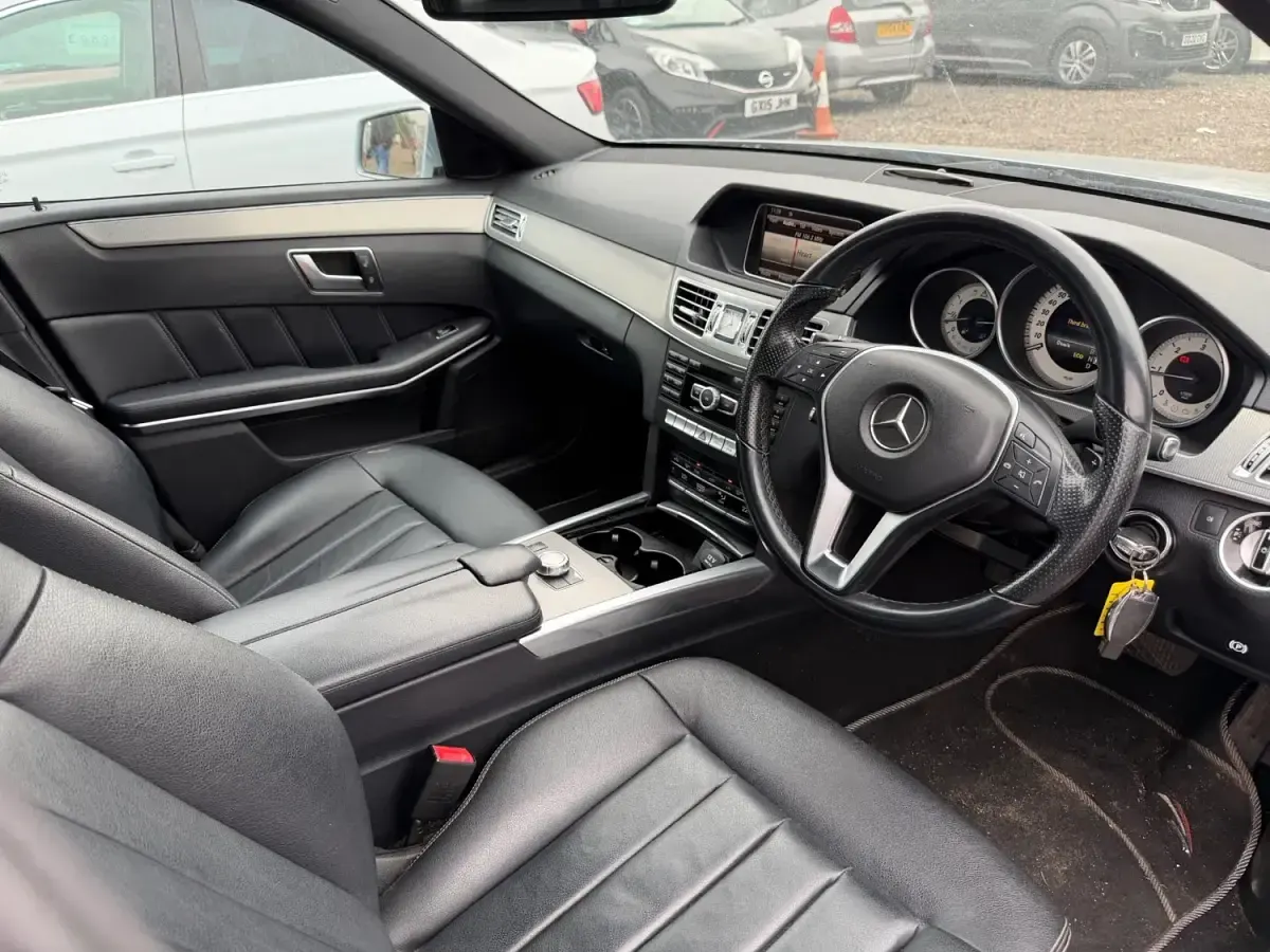 Begagnad Mercedes E220 SE 2014 Silver Sedan