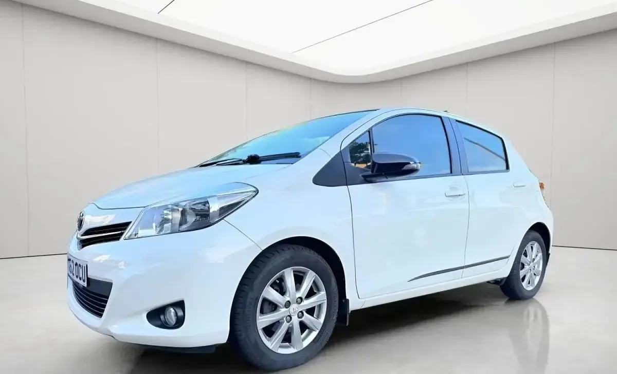 Used Toyota Yaris Multidrive S 99 HP (72 kW) 2012 White Hatchback