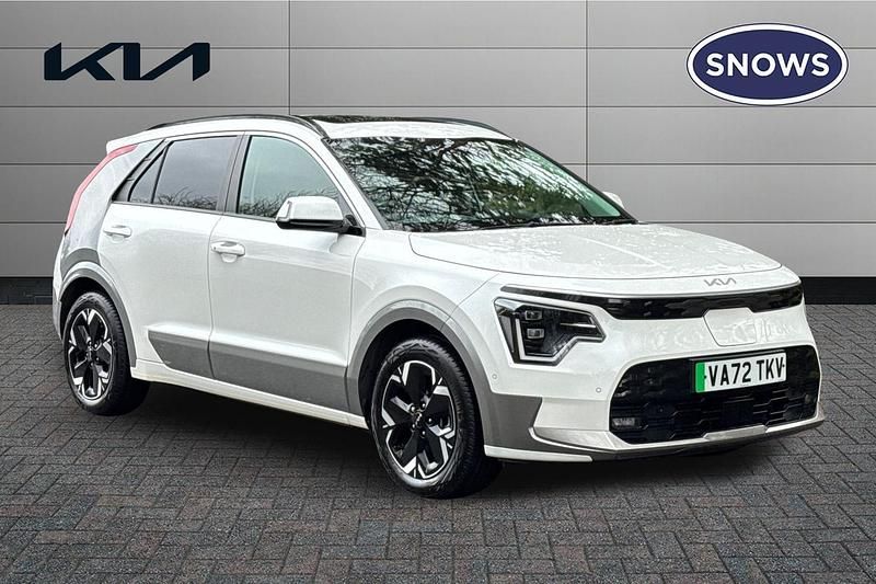White Used 2022 Kia e-Niro SUV | £21,404 (A bit pricey) - Image 1/4