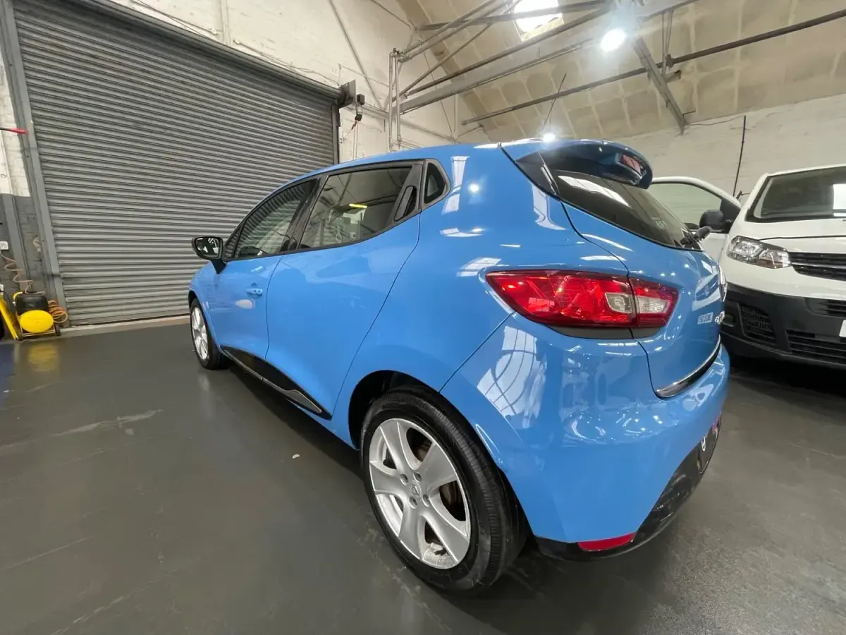 Usado Renault Clio IV Dynamique 90 CV (66 kW) 2014 Azul Utilitario