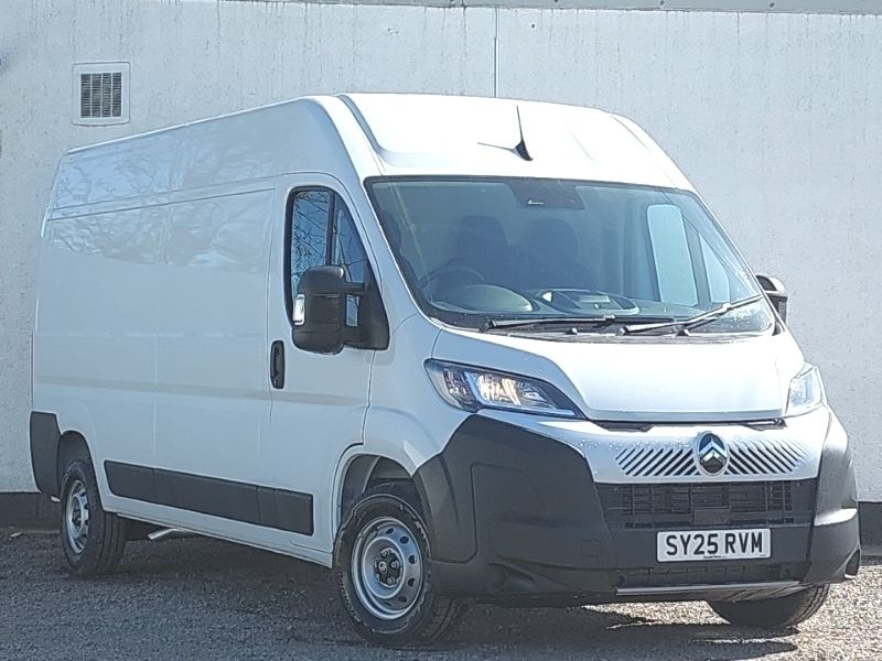 Solid icy white New 2025 Citroën Relay Van | £24,998 (Fair price) - Image 1/4