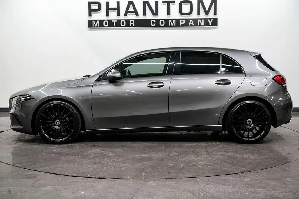 Begagnad Mercedes A180 2019 Grå Halvkombi