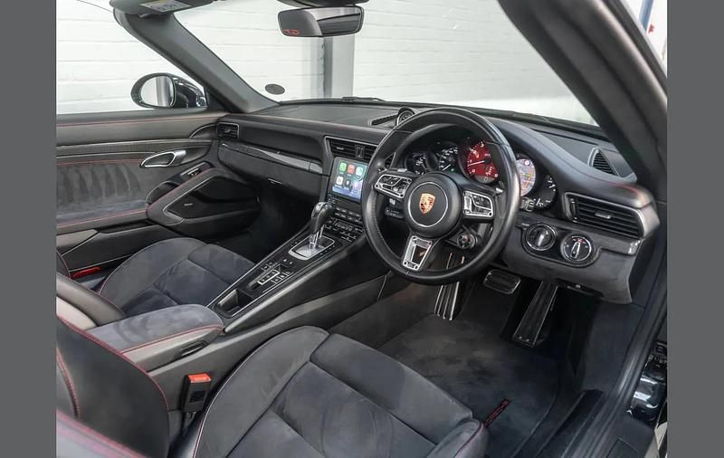 Begagnad Porsche 911 444 HK (326 kW) 2019 Svart Cab