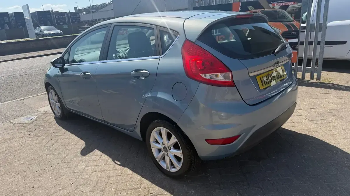 Second-hand Ford Fiesta Zetec 82 CP (60 kW) 2009 Albastru Hatchback