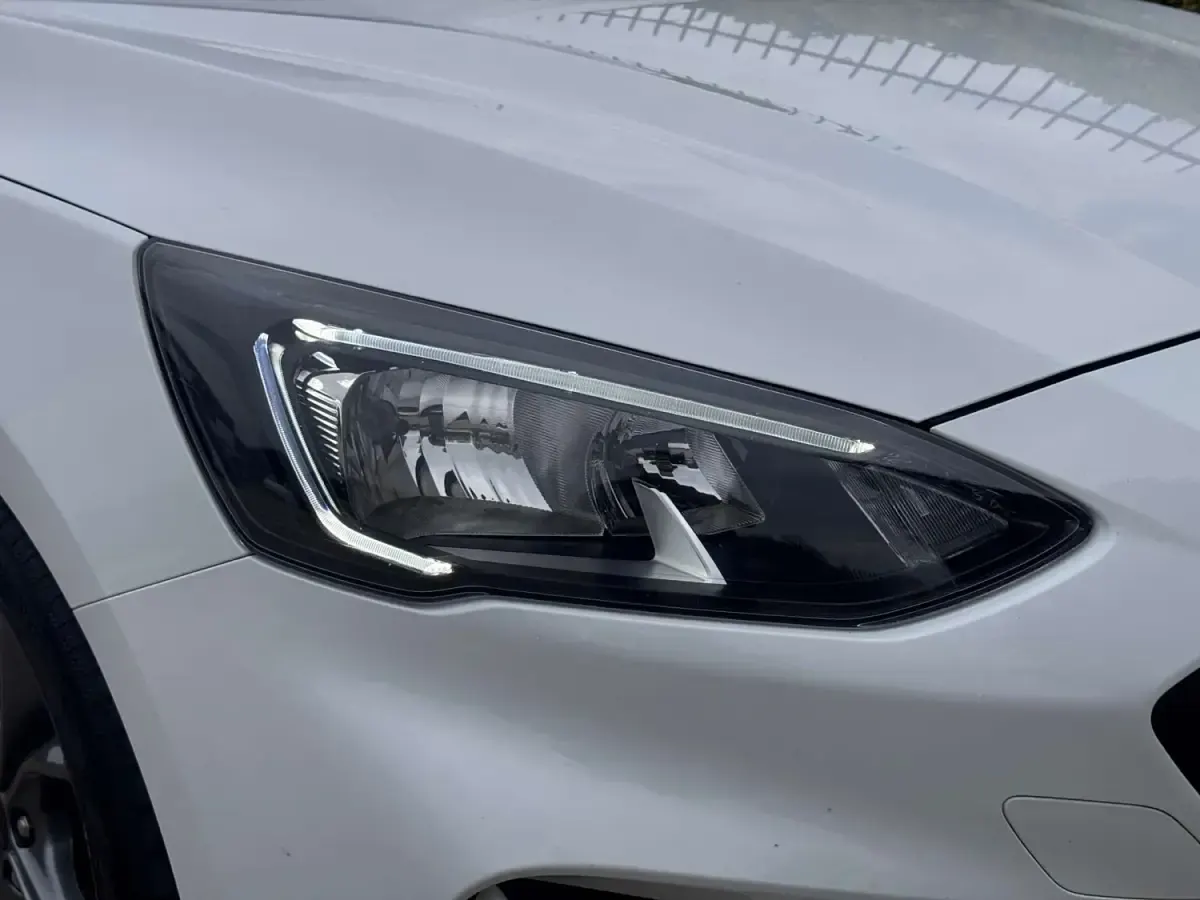 Usado Ford Focus ST-Line 120 HP (88 kW) 2019 Branco Citadino
