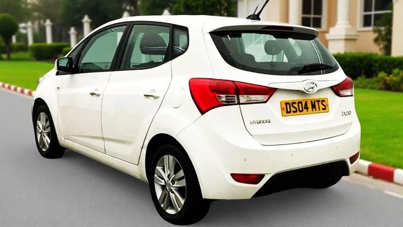 Used Hyundai ix20 Active 123 HP (90 kW) 2012 White Hatchback