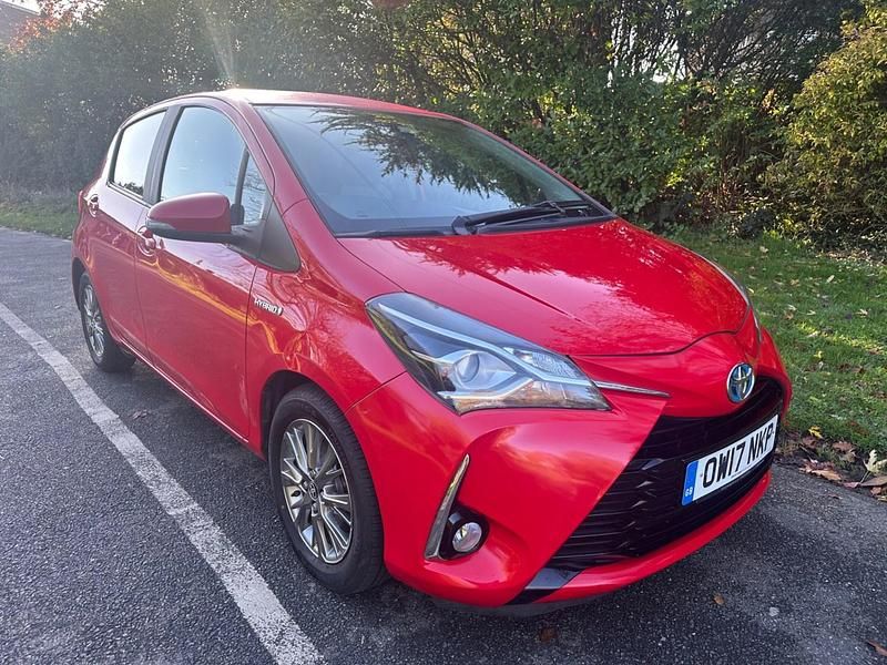 Red Used 2017 Toyota Yaris Hybrid Hatchback | £6,999 - Image 1/4