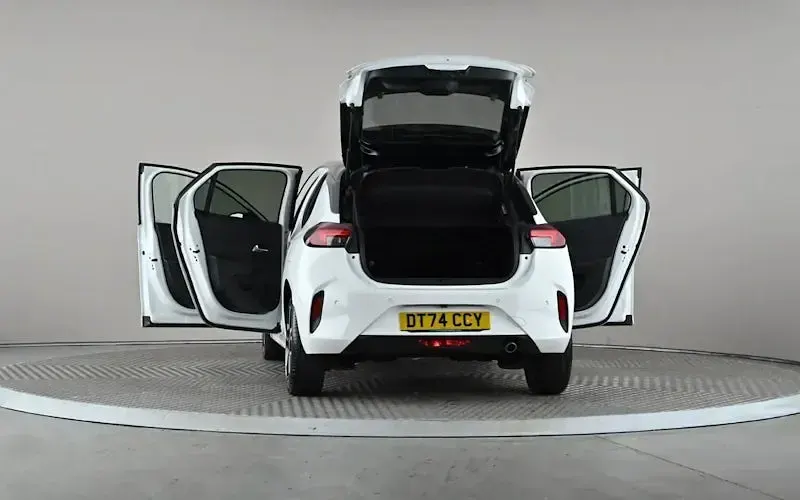 Used Vauxhall Corsa 101 HP (74 kW) 2024 White Hatchback