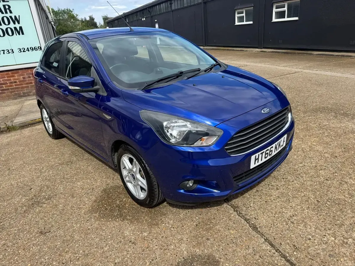 Used Ford Ka Plus Zetec 70 HP (51 kW) 2017 Blue Hatchback