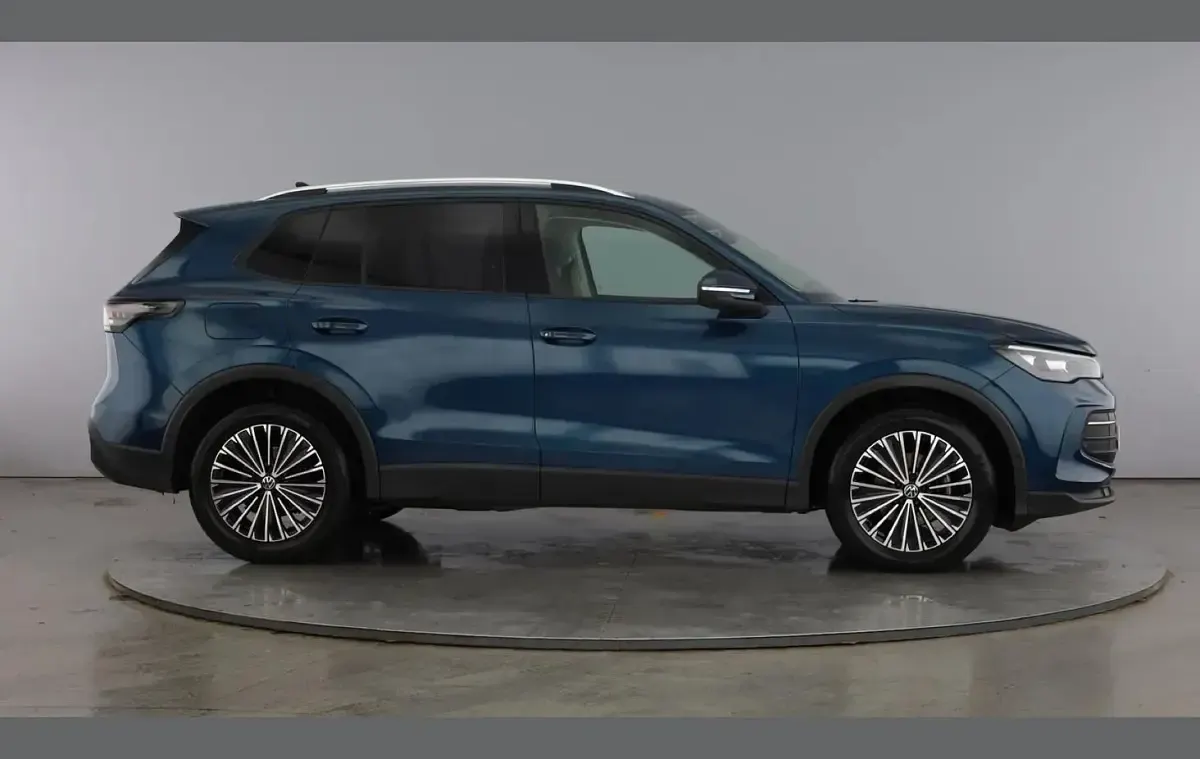 Begagnad VW Tiguan Match 128 HK (94 kW) 2024 Blå SUV