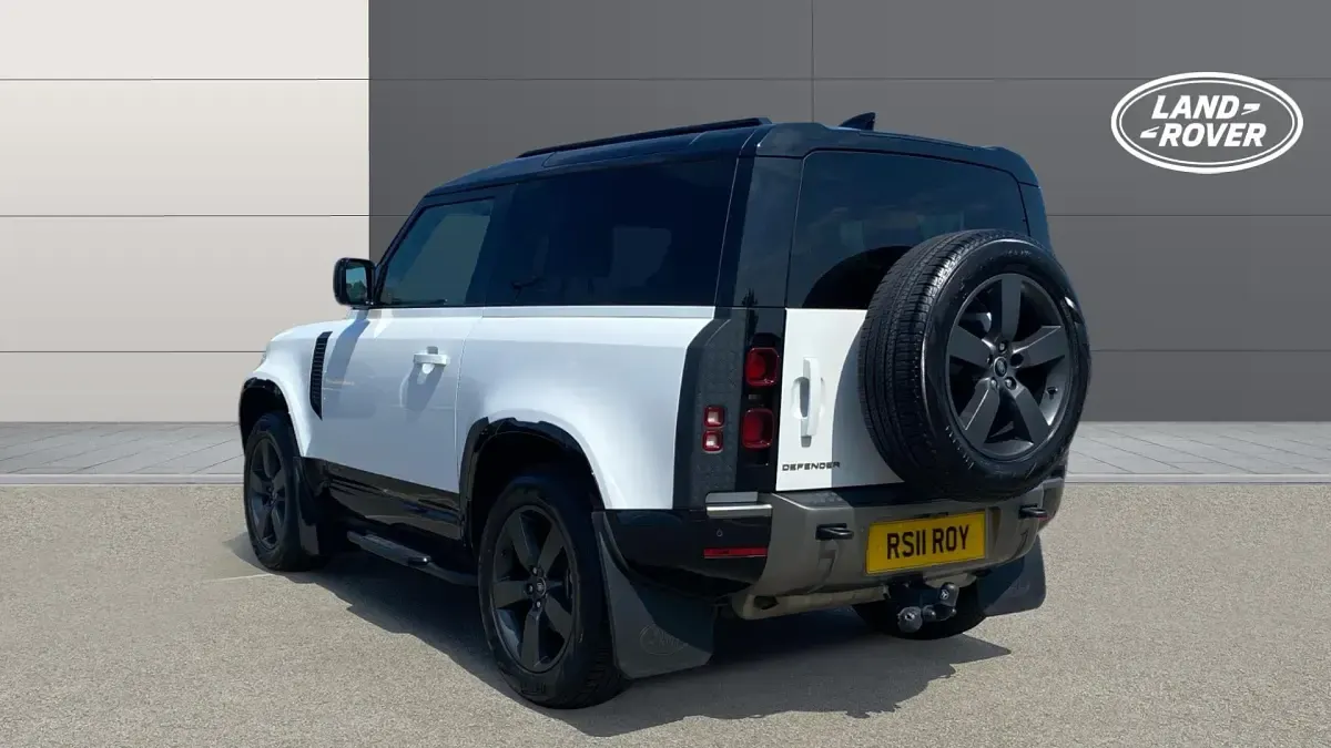 Used Land Rover Defender HSE Dynamic 300 HP (220 kW) 2021 White SUV