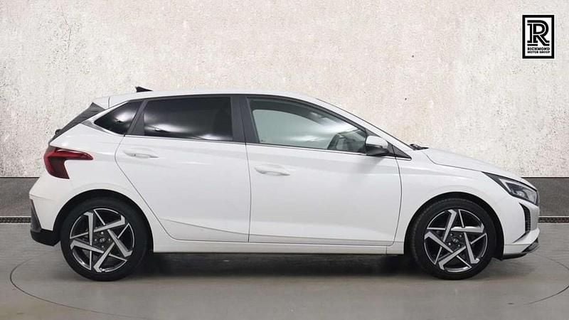 Used Hyundai i20 Premium 101 HP (74 kW) 2025 White Hatchback