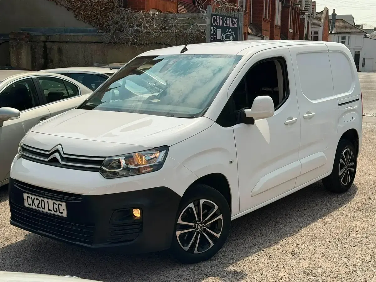 Used Citroën Berlingo Start 100 HP (73 kW) 2020 White MPV