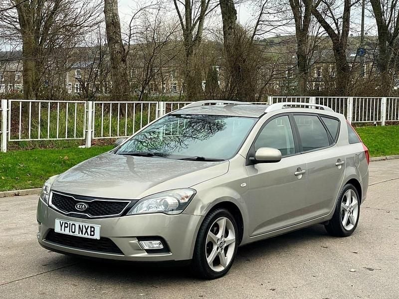 Used Kia Ceed 2010 Silver Hatchback