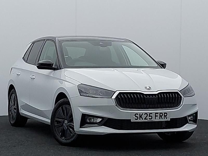 White New 2025 Skoda Fabia Design Edition Hatchback | £18,498 (Good price) - Image 1/4