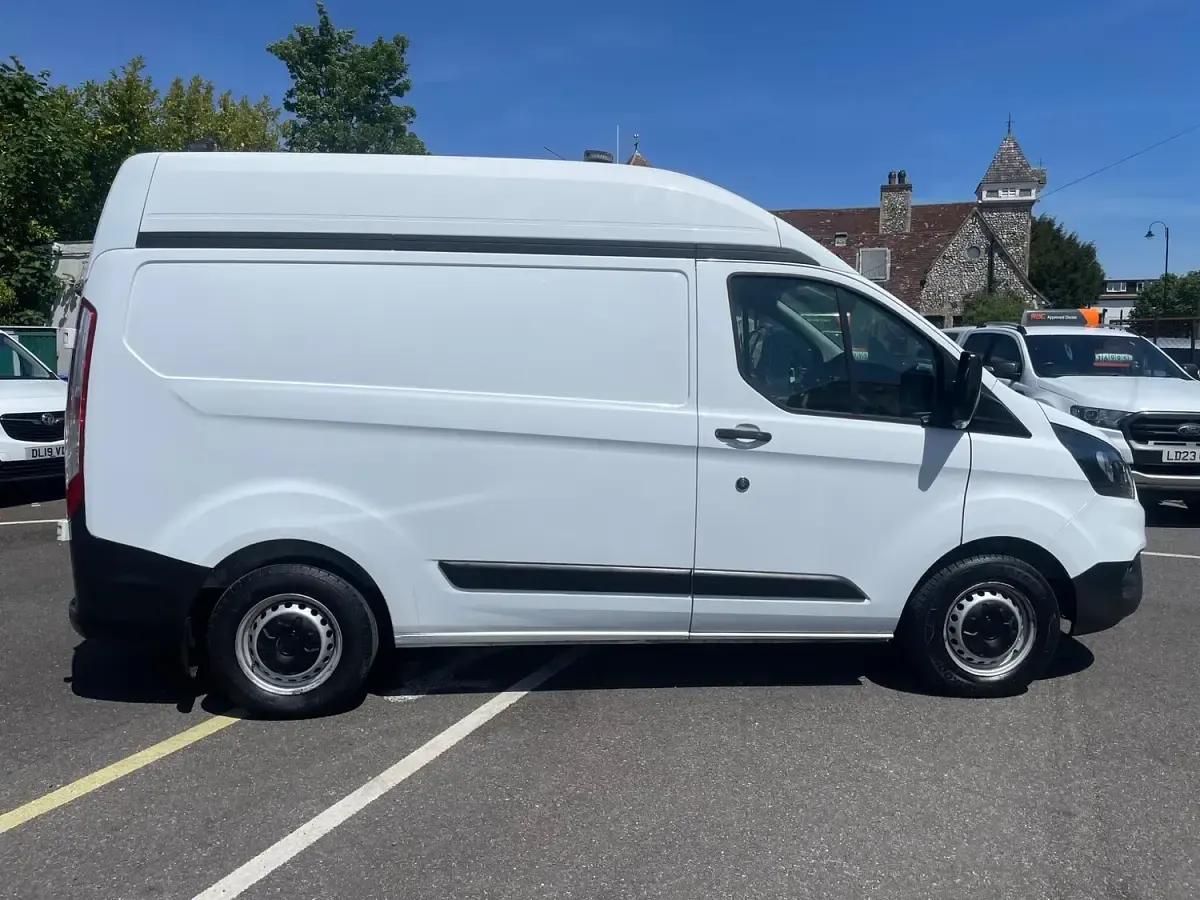 Used Ford Transit Custom 105 HP (77 kW) 2019 White Van