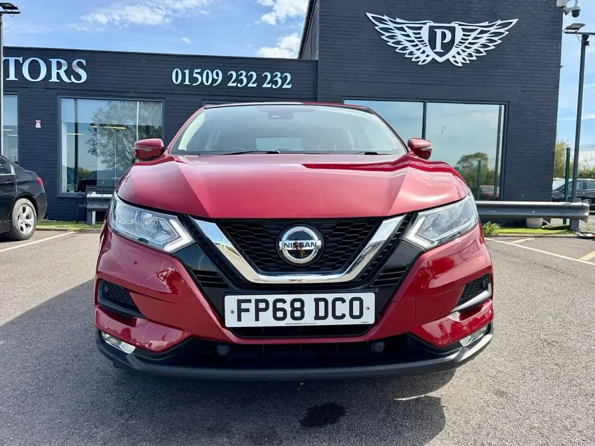 Used Nissan Qashqai Acenta Premium 2018 Red SUV