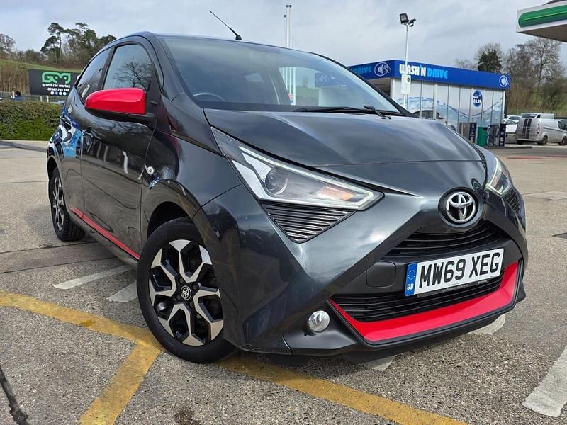 Begagnad Toyota Aygo Trend 2020 Grå Halvkombi
