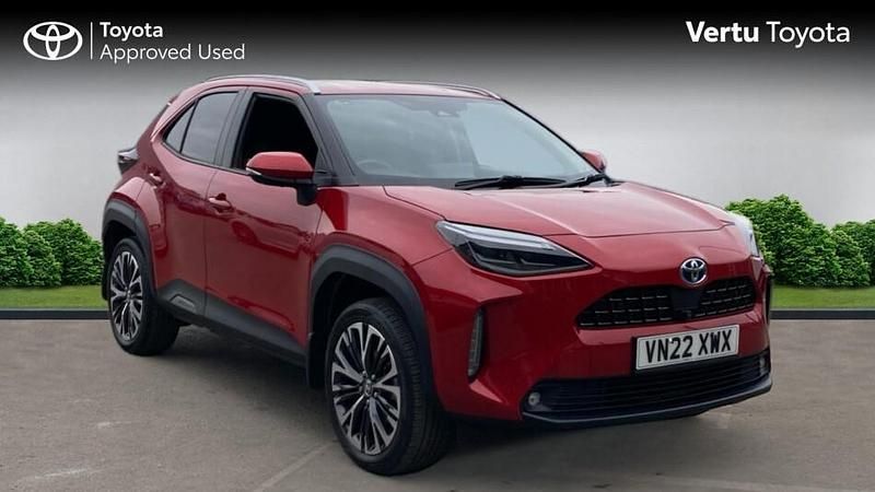 Used 2022 Toyota Yaris Hybrid Estate | £20,723 (A bit pricey) - Image 1/3