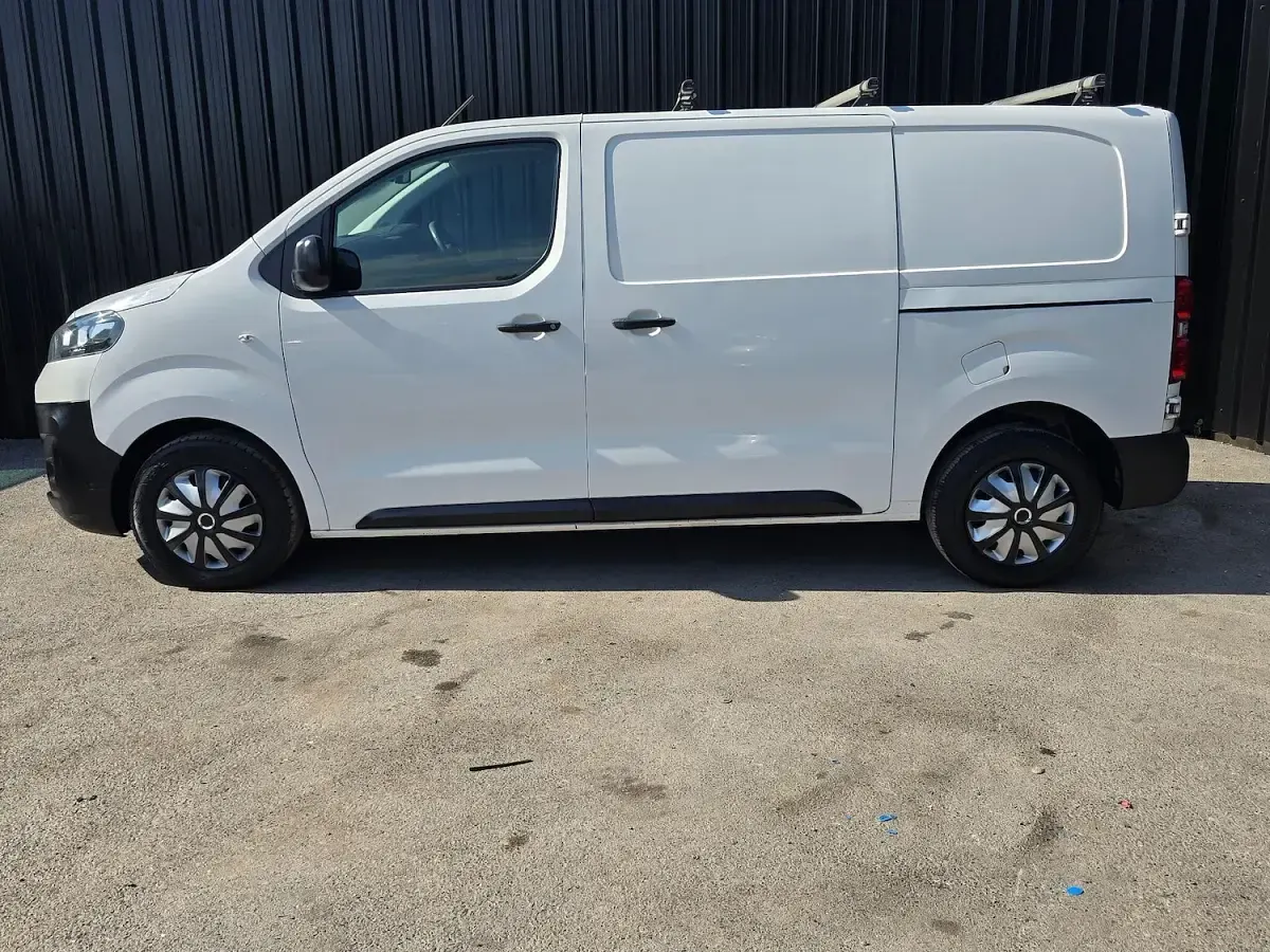 Used Vauxhall Vivaro S 100 HP (73 kW) 2019 White MPV