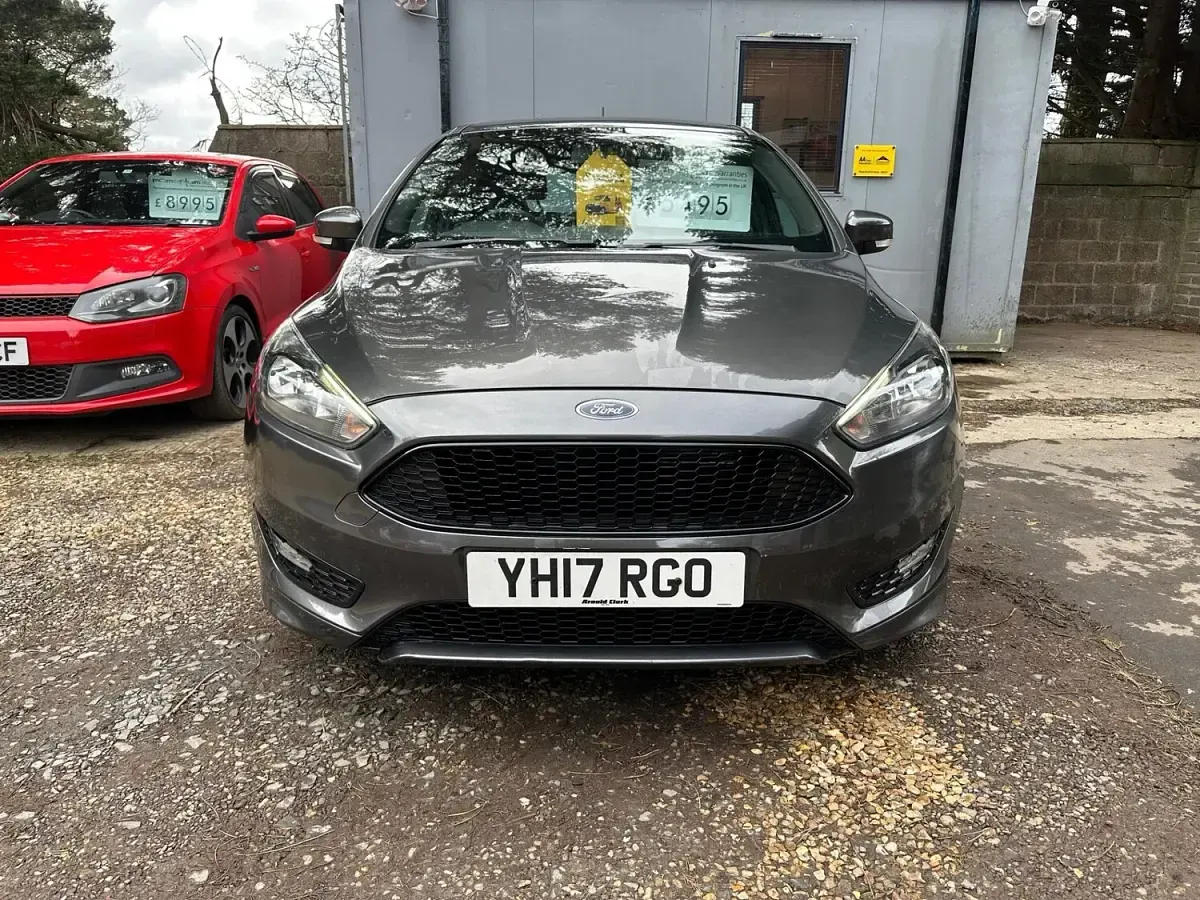 Used Ford Focus ST-Line 125 HP (91 kW) 2017 Grey Hatchback