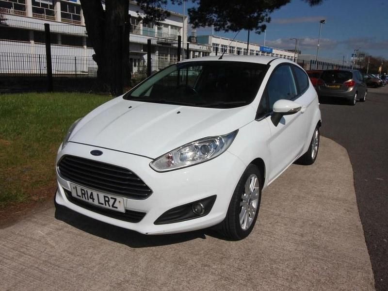 Used Ford Fiesta Zetec 82 HP (60 kW) 2014 White Hatchback