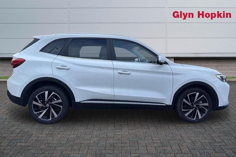 Used MG ZS Trophy 2025 White Hatchback