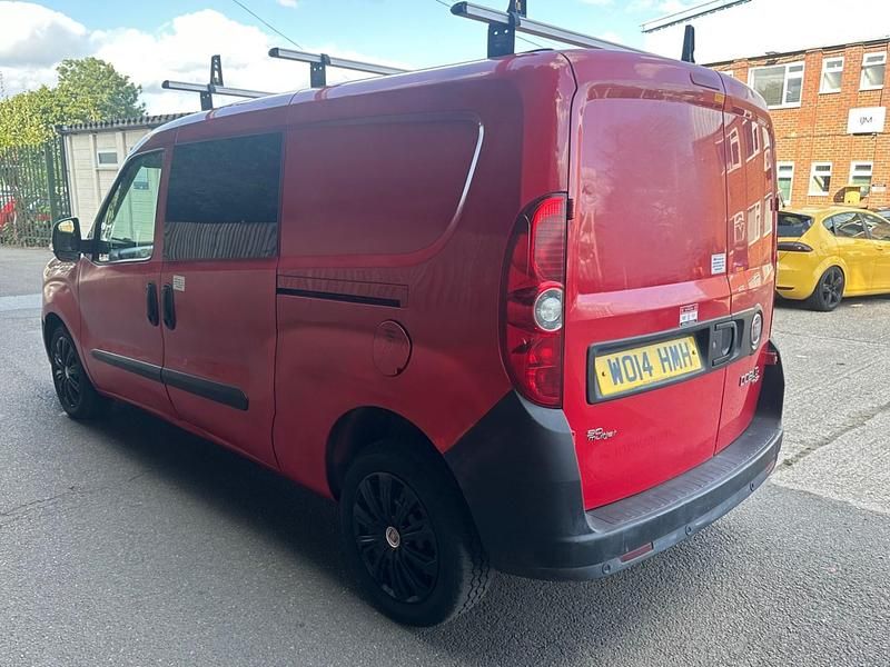 Usado Fiat Doblò 90 HP (66 kW) 2014 Vermelho Monovolume