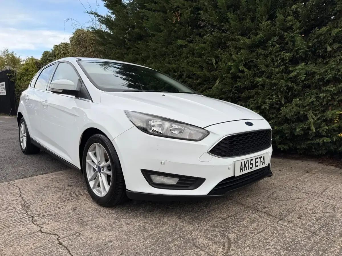 Used Ford Focus Zetec 2015 White Hatchback
