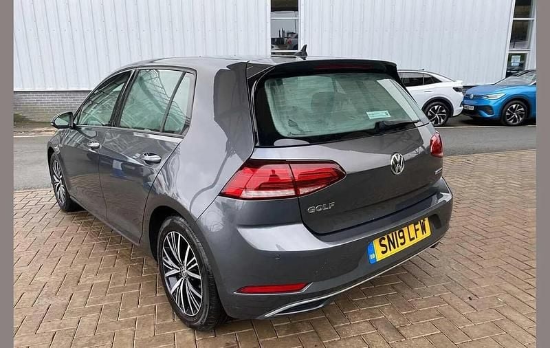 Used VW Golf VII SE 130 HP (95 kW) 2019 Grey Hatchback