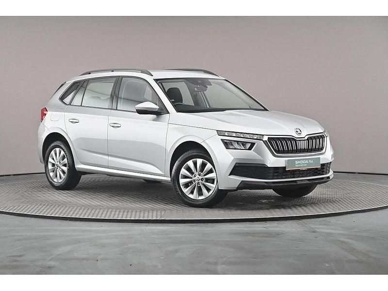 Brilliant silver metallic Used 2022 Skoda Kamiq SUV | £12,905 (Good price) - Image 1/4