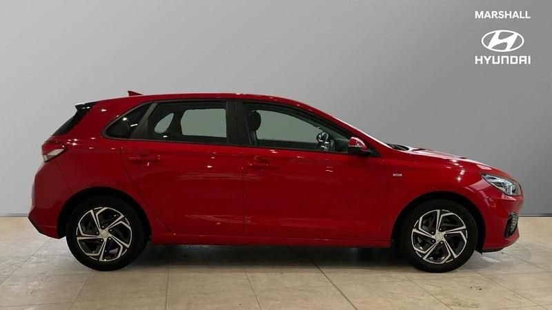 Used Hyundai i30 SE 120 HP (88 kW) 2023 Red Hatchback